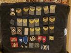 militairia lotje emblemen + 2 baretten, Verzamelen, Militaria | Algemeen, Nederland, Overige soorten, Ophalen of Verzenden