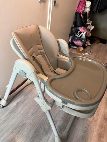 Baby eetstoel beschikbaar voor biedingen