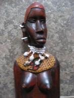 AFRIKAANS BEELD Vrouw met kralen decoratie Hardhout 20 cm hg, Antiek en Kunst, Ophalen of Verzenden