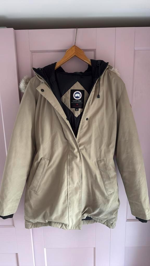 Canada Goose Jas Victoria Parka, M, Kleding | Dames, Jassen | Winter, Gedragen, Maat 38/40 (M), Beige, Verzenden