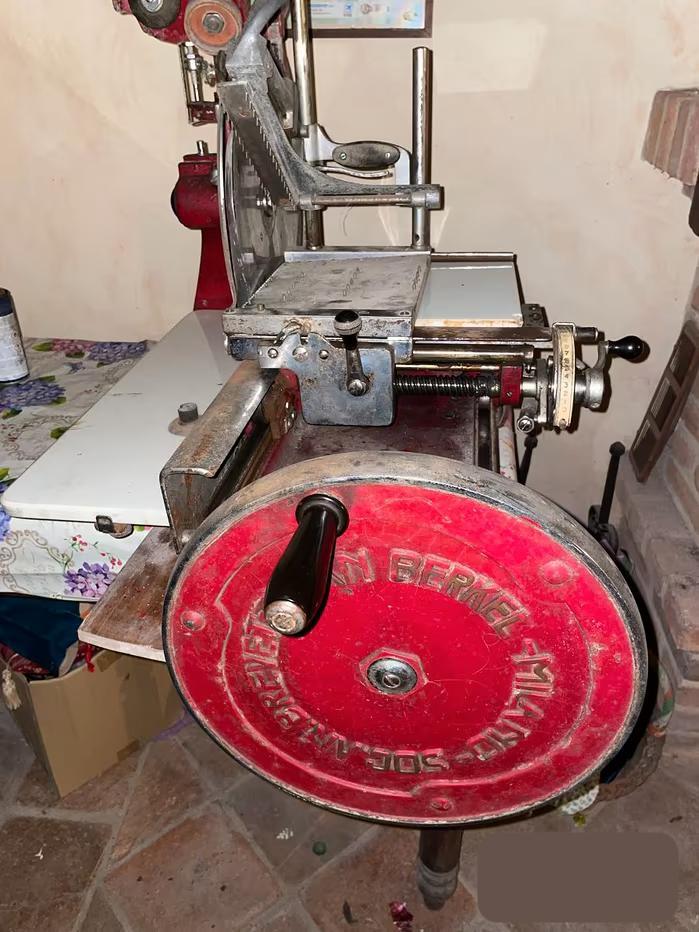 Gevraagd oude Berkel handwiel snijmachine, Antiek en Kunst, Antiek | Keukenbenodigdheden, Ophalen