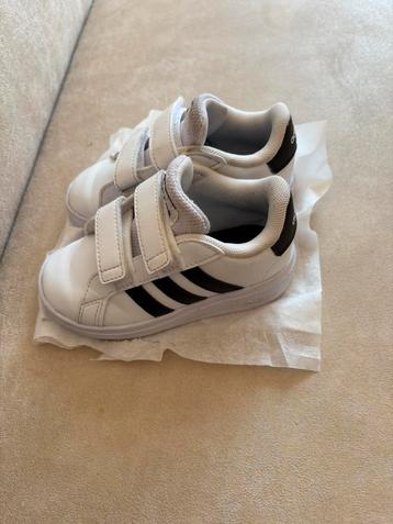 Adidas Grand Court sneaker - maat 23 beschikbaar voor biedingen