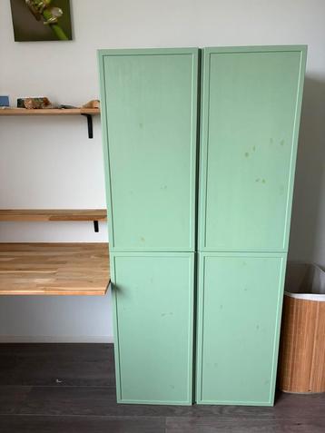 Twee Ivar kasten Ikea in Ambachtelijk groen met lijsten