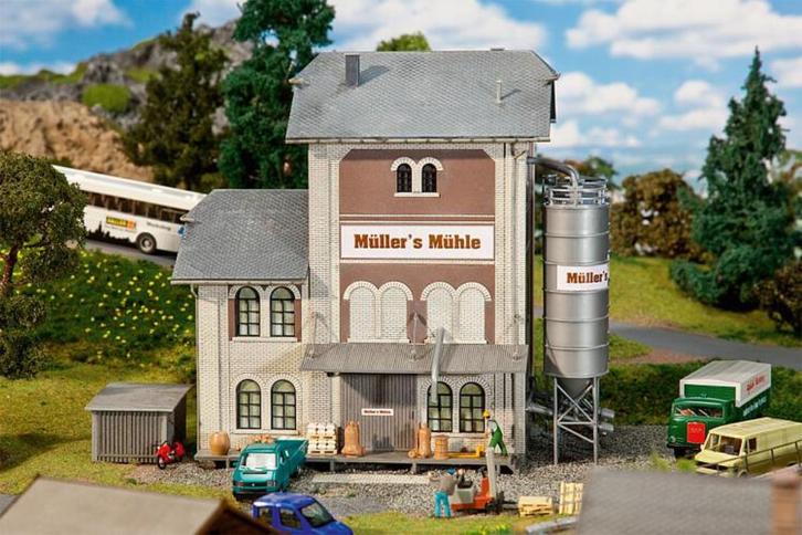 Industriële meelmolen FALLER, Hobby en Vrije tijd, Modeltreinen | H0, Nieuw, Brug, Tunnel of Gebouw, Gelijkstroom of Wisselstroom