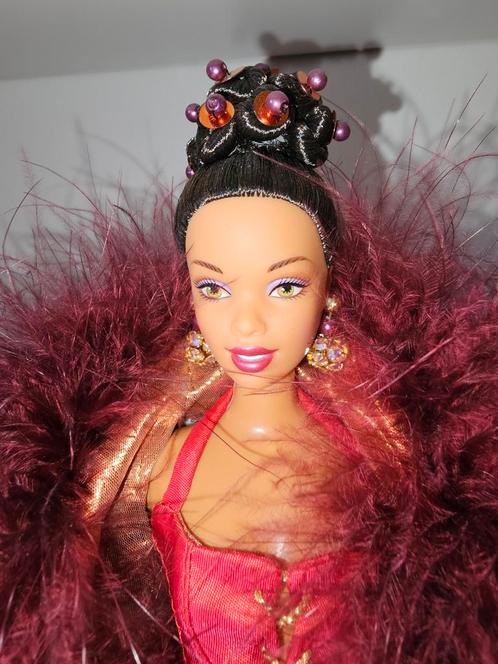 Barbie Cinnabar Sensation AA Byron Lars 1998, Verzamelen, Poppen, Zo goed als nieuw, Fashion Doll, Ophalen of Verzenden