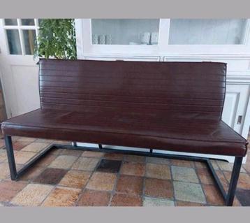 Stevige bruine eettafel bank /bankje
 beschikbaar voor biedingen