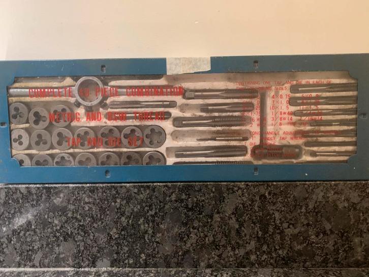 Tap- en Matrijzenset Metrisch & BSW/Withworth, Doe-het-zelf en Verbouw, Gereedschap | Handgereedschap, Gebruikt, Ophalen of Verzenden