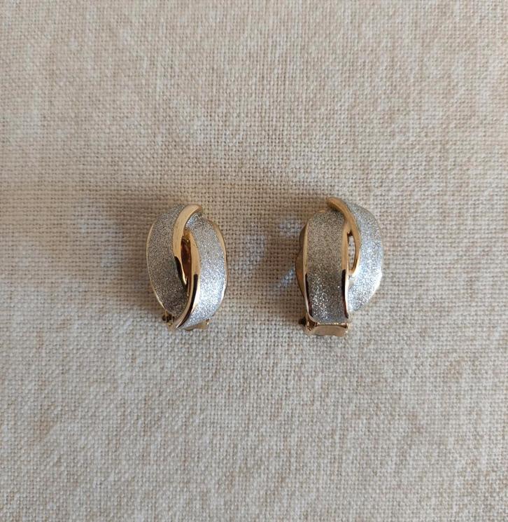 Vintage goud en zilverkleurige clip oorbellen., Sieraden, Tassen en Uiterlijk, Oorbellen, Zo goed als nieuw, Overige materialen