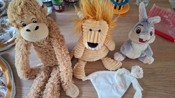 Diverse knuffels beschikbaar voor biedingen