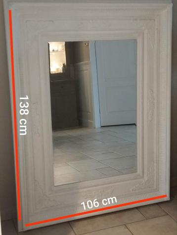 Grote spiegel met prachtige houten lijst. Spiegel met facet beschikbaar voor biedingen