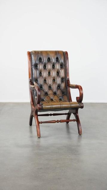 Karaktervolle groene vintage rundleren chesterfield fauteuil beschikbaar voor biedingen