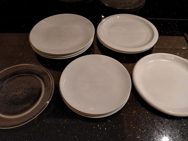 Gratis: diverse borden: diner, ontbijt, glas, plastic, Huis en Inrichting, Keuken | Servies, Bord(en), Overige stijlen, Glas, Ophalen