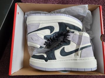 Air Jordan platform lila beschikbaar voor biedingen
