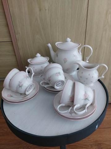 Cambridge servies onbeschadigd  beschikbaar voor biedingen