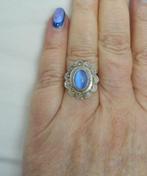 Zilveren oude ring met blauwe steen maat 16.25 nr.092