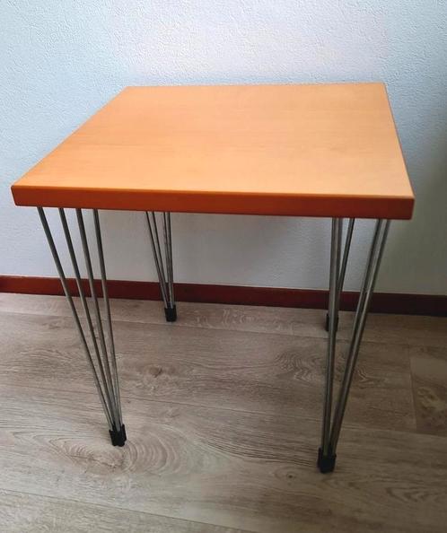 Bijzettafel Arne Jacobsen Fritz Hansen hairpin poten zgan, Huis en Inrichting, Tafels | Bijzettafels, Zo goed als nieuw, Vierkant