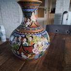 Porseleinen  Vaas Handpainted in Thailand Prachtige Kleuren, Antiek en Kunst, Ophalen of Verzenden