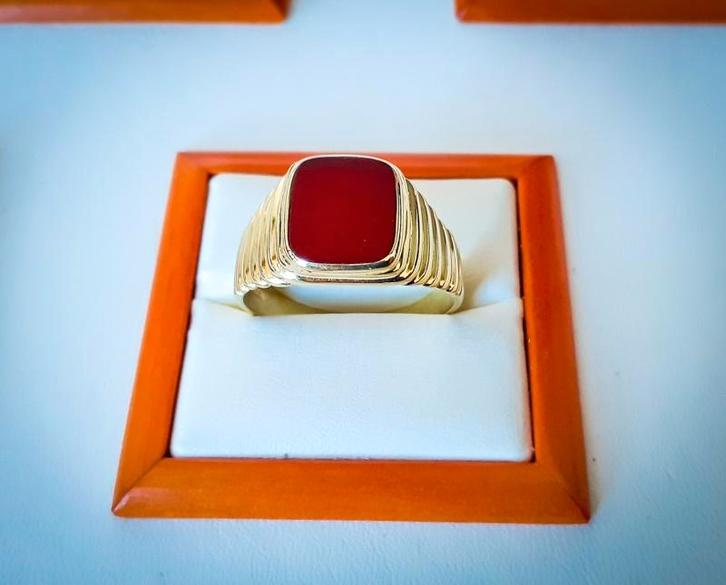 14 karaat gouden herenring zegelring met Carneool, Sieraden, Tassen en Uiterlijk, Ringen, Zo goed als nieuw, Heer, 20 of groter
