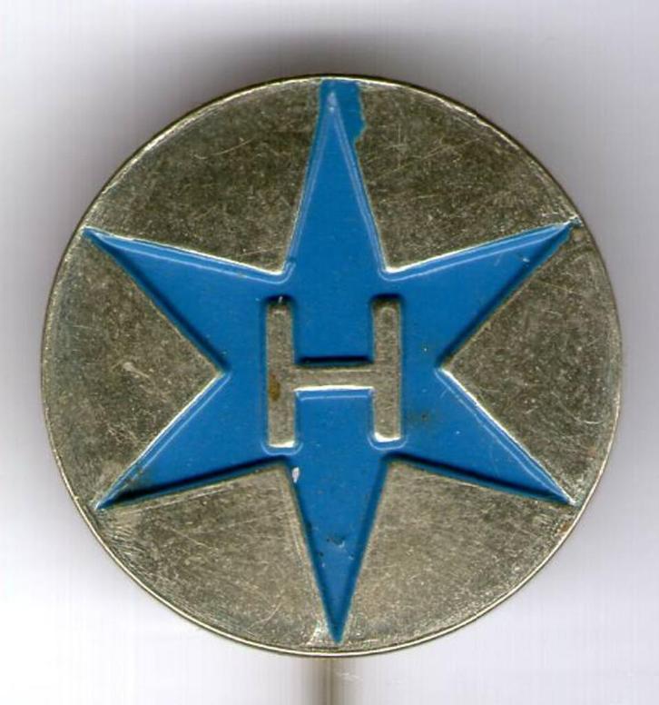 HENSCHEL blauw zilverkleurig tractor speldje 16 mm ( E_002a), Verzamelen, Speldjes, Pins en Buttons, Nieuw, Speldje of Pin, Transport