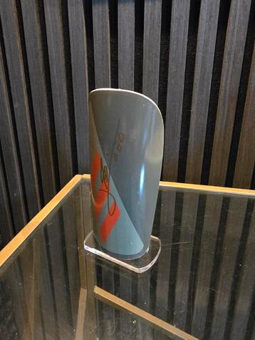 Lionel Messi gesigneerde scheenbeschermer + certificaat +  beschikbaar voor biedingen