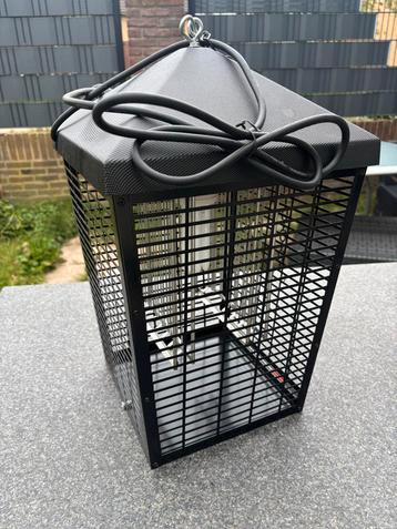 Titan vliegenlamp beschikbaar voor biedingen