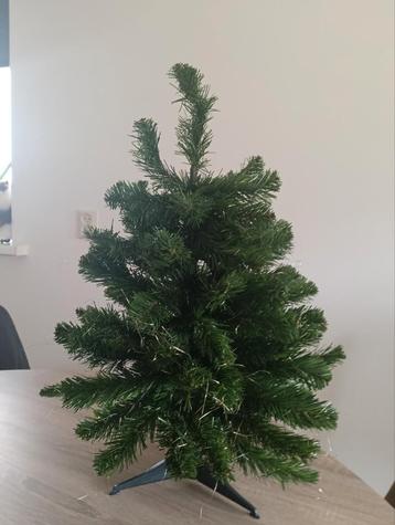 Mini kerstboom (60cm) beschikbaar voor biedingen