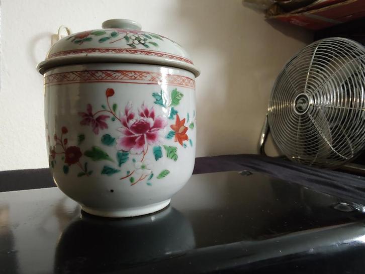 chinese 18e eeuwse famille rose dekselpot, Antiek en Kunst, Antiek | Porselein, Ophalen of Verzenden