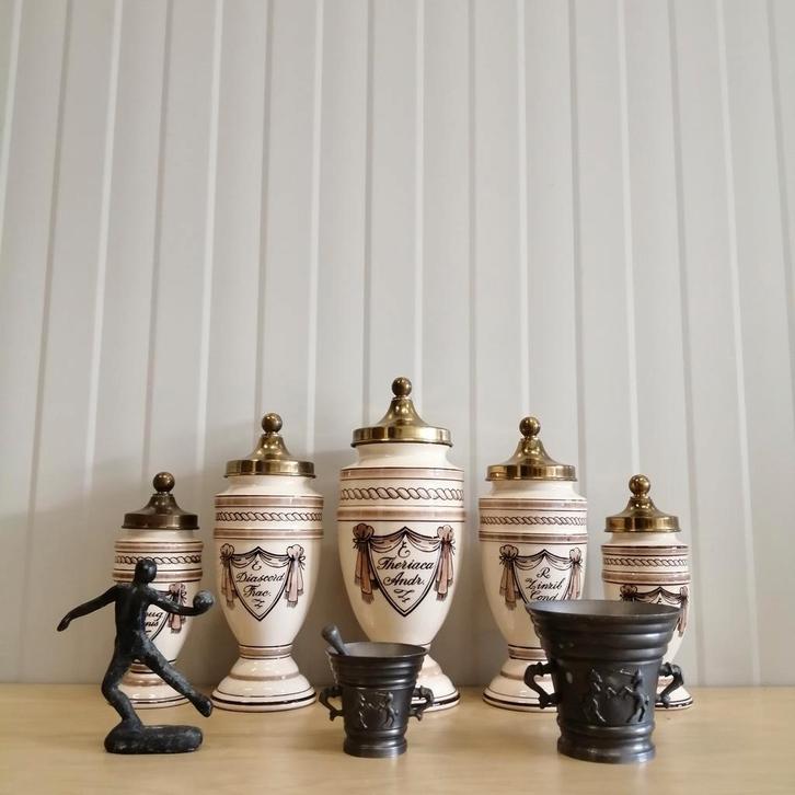 Antieke Apothekers Potten - Complete Set + Vijzels, Antiek en Kunst, Antiek | Servies compleet, Ophalen of Verzenden