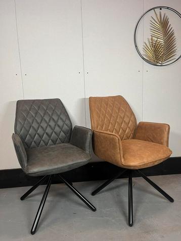Set van twee eetkamerstoelen ex showmodel beschikbaar voor biedingen