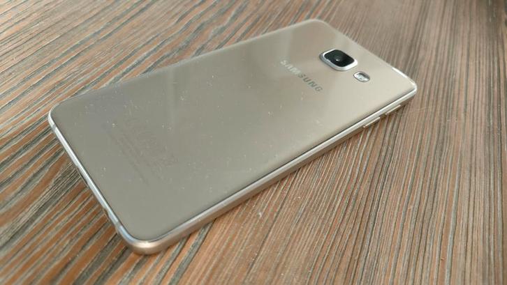 Samsung Galaxy A3 (SM‑A310F) - Goud - Doos & hoesjes, Telecommunicatie, Mobiele telefoons | Samsung, Zo goed als nieuw, Overige modellen