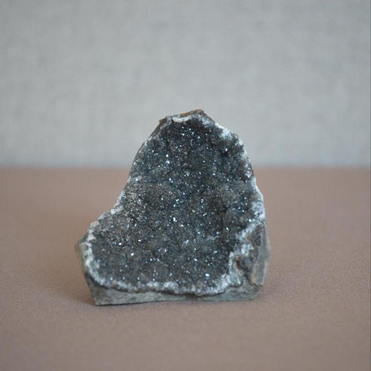 Regenboog Amethist Druse, Verzamelen, Mineralen en Fossielen, Mineraal, Ophalen of Verzenden