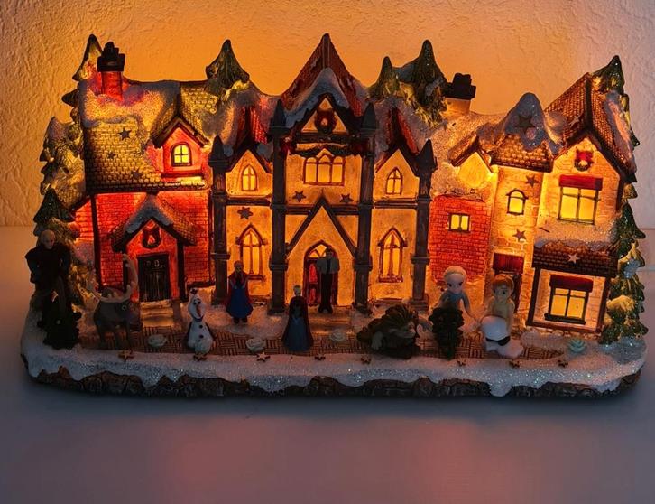 Prachtige kerstdorp met FROZEN, Diversen, Kerst, Zo goed als nieuw, Ophalen of Verzenden
