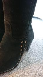 Knee-high suede leather boots in perfect condition, Zwart, Lage of Enkellaarzen, Nieuw, Ophalen of Verzenden