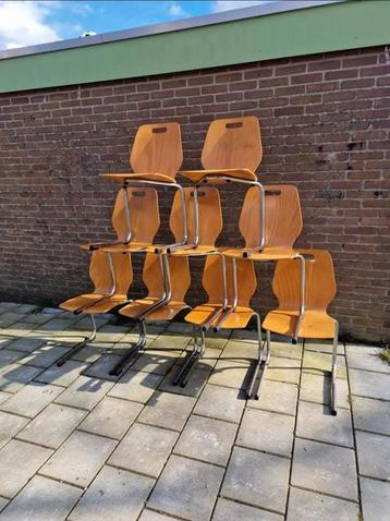 3 Stapelbare Schoolstoelen - Atelierstoelen beschikbaar voor biedingen