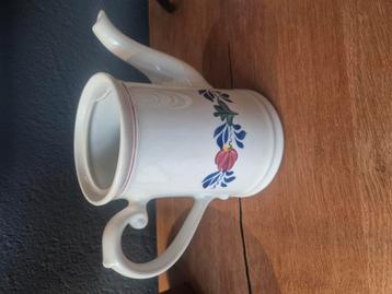 Boerenbont koffiepot beschikbaar voor biedingen