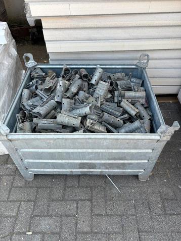Van thiel haakse klem / draaiklem / verlengbus /voetspindels beschikbaar voor biedingen