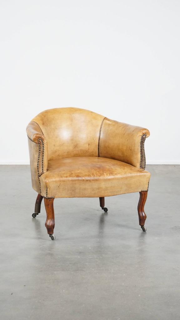 Unieke en charmante antieke schapenleren clubfauteuil, Huis en Inrichting, Fauteuils, Gebruikt, Leer, 50 tot 75 cm, Minder dan 75 cm