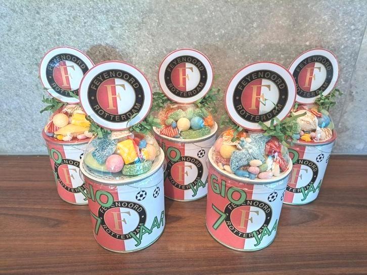 Trakaties pringles feyenoord, Hobby en Vrije tijd, Feestartikelen, Nieuw, Overige typen, Verjaardag, Ophalen of Verzenden