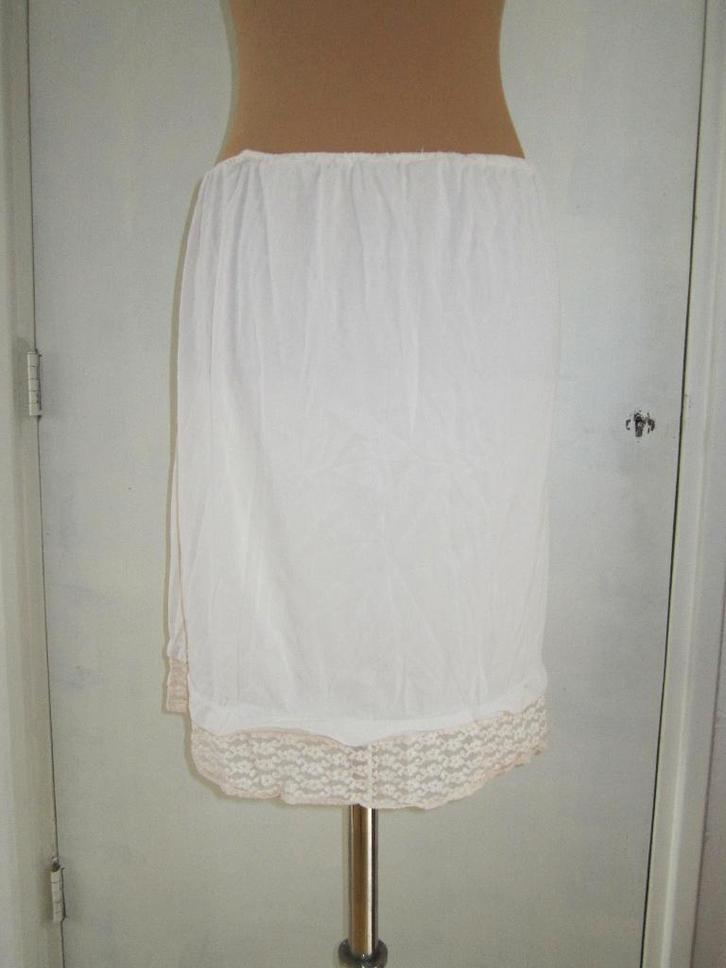 korte onderrok maat small, Kleding | Dames, Ondergoed en Lingerie, Overige typen, Beige, Ophalen of Verzenden