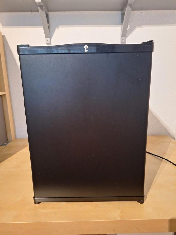 Kleine Koelkast/minibar- Ideaal voor studenten!, Witgoed en Apparatuur, Koelkasten en IJskasten, Nieuw, Zonder vriesvak, Minder dan 75 liter