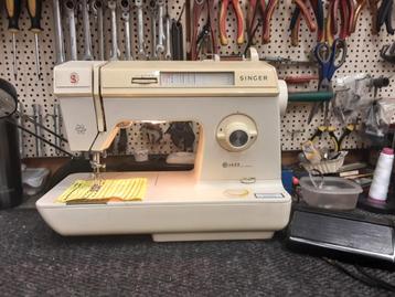 SINGER NAAIMACHINE MODEL 1425 beschikbaar voor biedingen