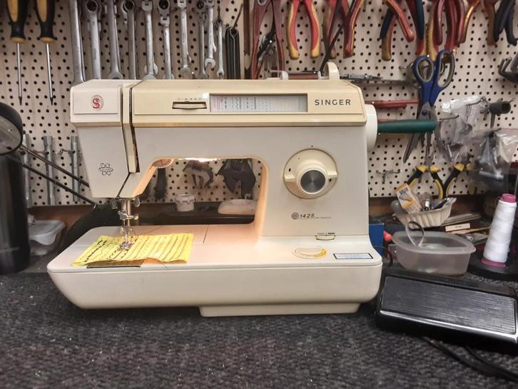 SINGER NAAIMACHINE MODEL 1425, Hobby en Vrije tijd, Naaimachines en Toebehoren, Gebruikt, Naaimachine, Singer, Ophalen of Verzenden