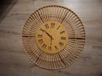 Mooie wandklok van rotan 70cm, Ophalen, Zo goed als nieuw, Analoog, Wandklok