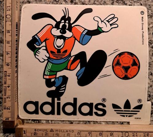Vintage sticker Adidas logo merk Goofy voetbal strip, Verzamelen, Stickers, Zo goed als nieuw, Ophalen of Verzenden