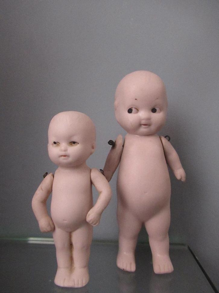 ANTIEK 2 POPJES PORSELEIN GEMERKT verzenden mogelijk, Antiek en Kunst, Antiek | Speelgoed, Ophalen