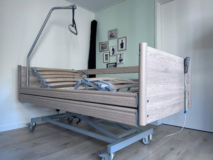 Zorgbed/verpleegbed/hoog-laag ziekenhuisbed (Bock), Diversen, Verpleegmiddelen, Zo goed als nieuw, Ophalen