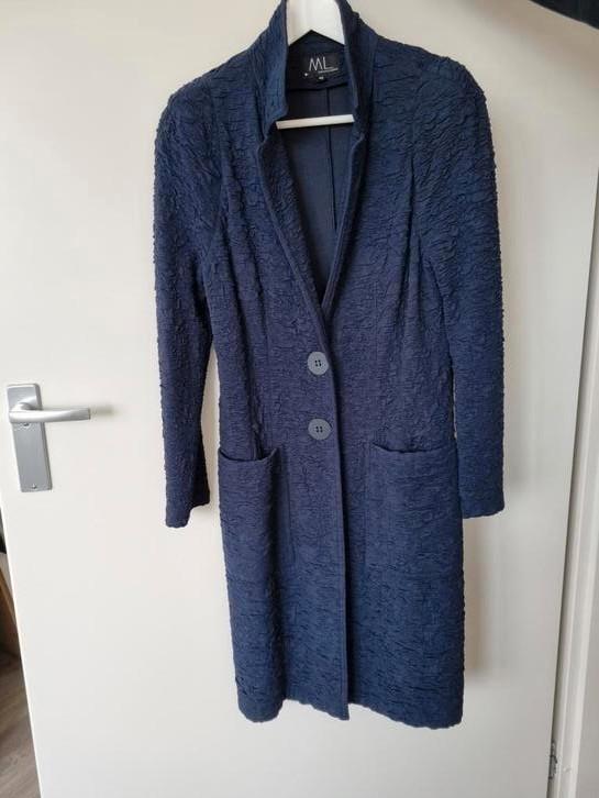 Prachtige blazer ML Collections. Maat 42. Donkerblauw zgan., Kleding | Dames, Jasjes, Kostuums en Pakken, Zo goed als nieuw, Jasje