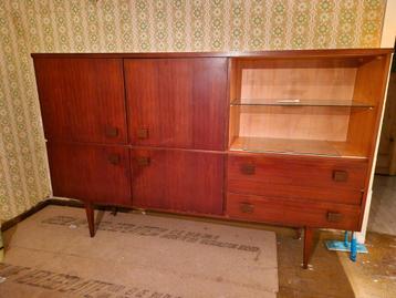 Een vintage/retro jaren 50 wandmeubel  beschikbaar voor biedingen