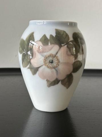 Art nouveau vaasje Royal Copenhagen beschikbaar voor biedingen