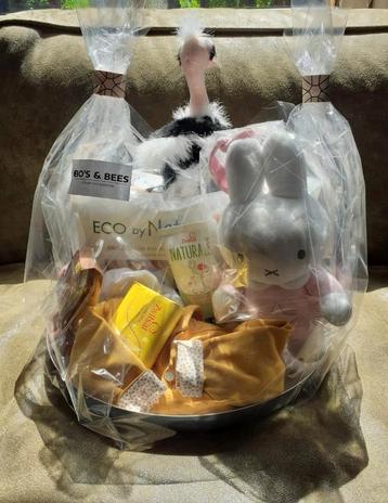 Luxe kraamcadeau of mama verwenpakket babyshower. beschikbaar voor biedingen